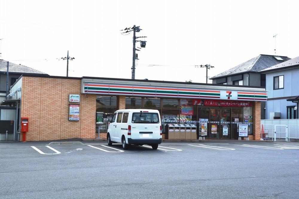 Convenience store. There is just around the corner leaving the 180m subdivision until the Seven-Eleven Namami field center 8-chome.