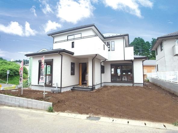 Same specifications photos (appearance). Honda is the town but, The nearest station is Kamatori. Because it is adjacent to the Namami field, Compartment is fully equipped. Good day in the south road. Parking spaces 3 units can be. Because of the hill, Ground worry. It is a very quiet environment. Our example of construction photos