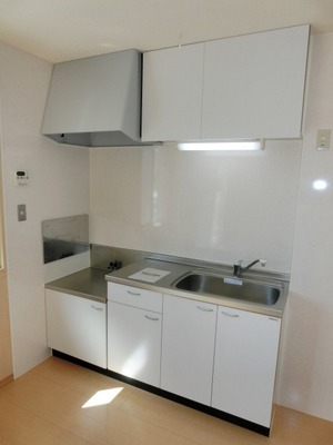 Kitchen. Two-burner gas stove can be installed