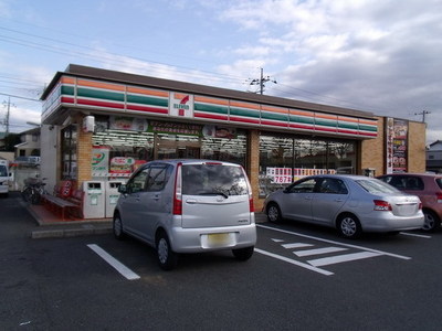 Convenience store. 960m to Seven-Eleven (convenience store)