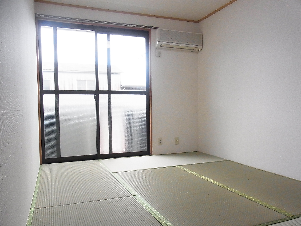 Other room space. Japanese-style room to settle