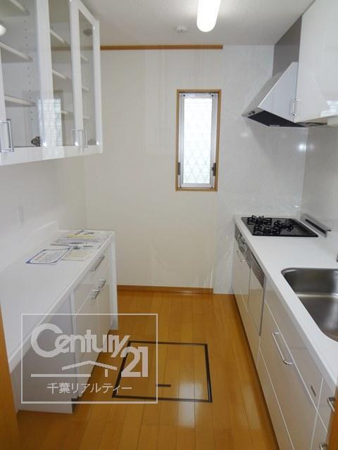 Kitchen. There is under-floor storage
