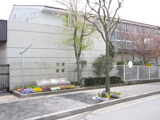 Junior high school. 213m until the Chiba Municipal Oji junior high school (junior high school)