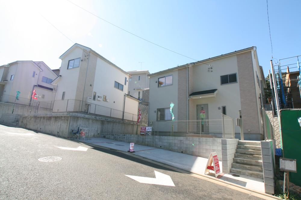 Other local. Phase 2 sale also became the two buildings after. Local is also view where you can enjoy the green in Hinadan, The atmosphere, such as the villa ground. Is an environment close to the convenience and slow life station are compatible! !