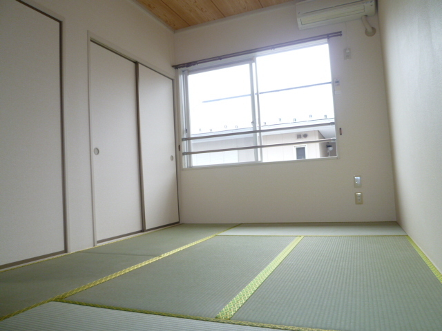 Other room space. Spacious independent Japanese-style room