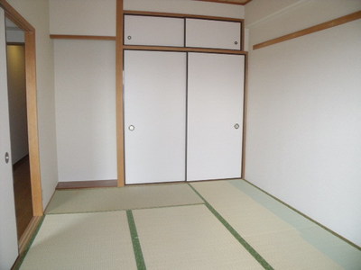 Other room space. Japanese-style room is useful when there is a upper closet storage