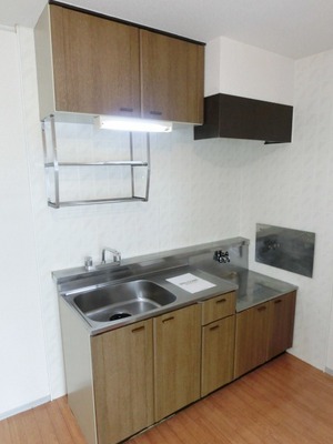 Kitchen. Two-burner gas stove can be installed