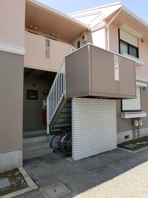 Entrance. entrance Staircase type of apartment