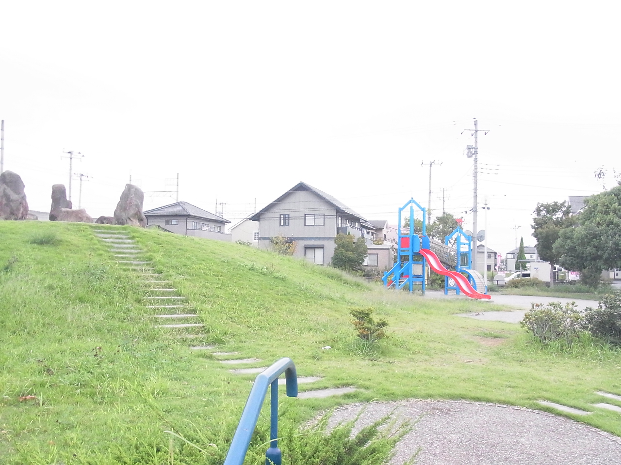 park. 60m to Namami field fallen a pedestal park (park)