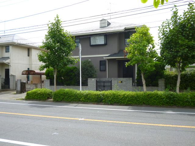 Local photos, including front road. Walking to the station within 20 minutes, Bus stop until 2 minutes. Good transport links, It is also something useful that is facing the street. Good day, you can enjoy a walk of weather there is close to the 10km running load of.