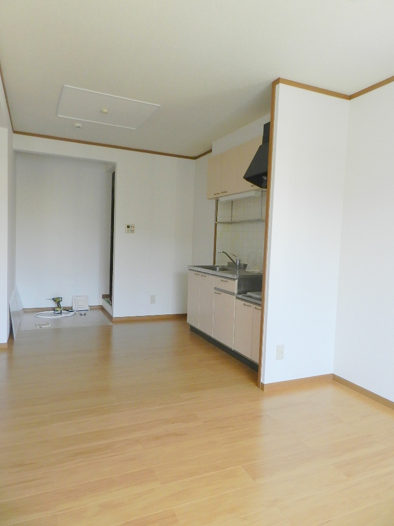 Living and room.  ※ image