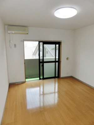 Living and room. Bright flooring clad LDK