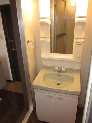 Washroom. It comes with independent wash basin