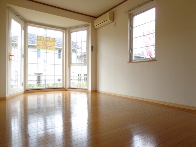 Living and room. It is a photograph of the inversion angle room of the same type ☆ 