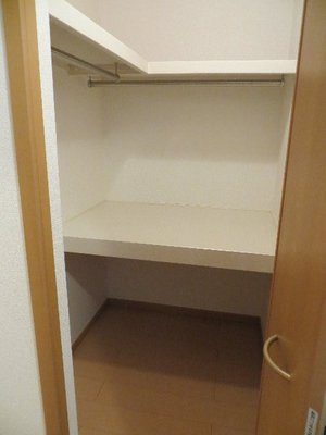 Receipt. Spacious walk-in closet to accommodate the large ones