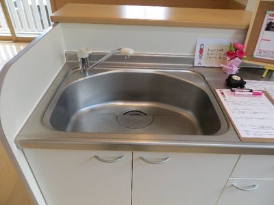 Kitchen. Easy-to-use large sink