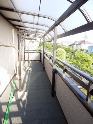 Balcony. Spacious balcony. In happy with the roof when you hang out your laundry