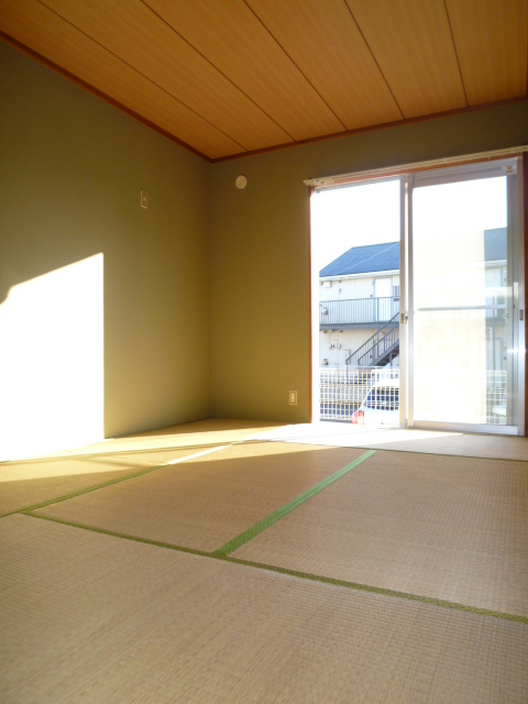 Living and room. Sunny Japanese-style!