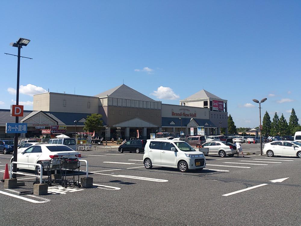 Shopping centre. Brand New Mall