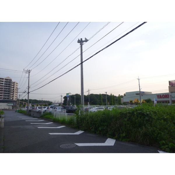 Convenience store. FamilyMart Chiba Namami field center-chome store up (convenience store) 102m