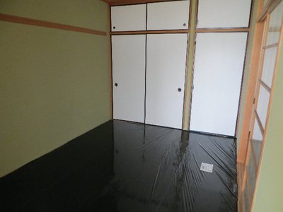 Living and room. Japanese-style room part ・ Upper closet with storage