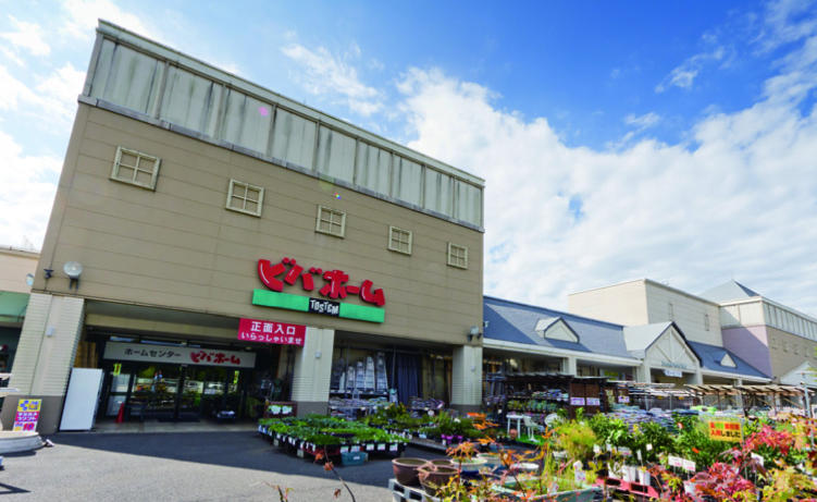 Shopping centre. It is also adjacent 760m shopping center to Asumigaoka Brand New Mouru. 