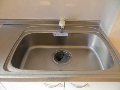 Kitchen. Easy-to-use sink with single lever