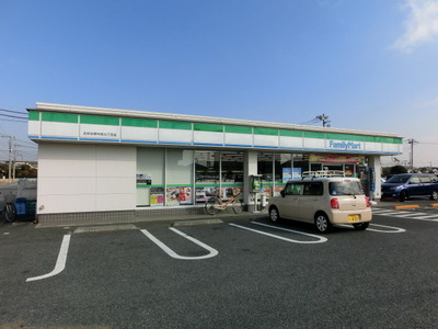 Convenience store. 740m to Family Mart (convenience store)