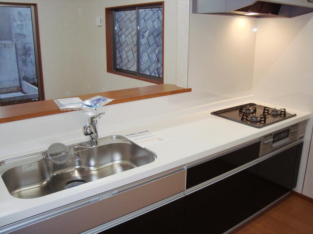 Kitchen. Water purifier integrated faucet ・ Stainless steel work top gas stove  [Building 2]