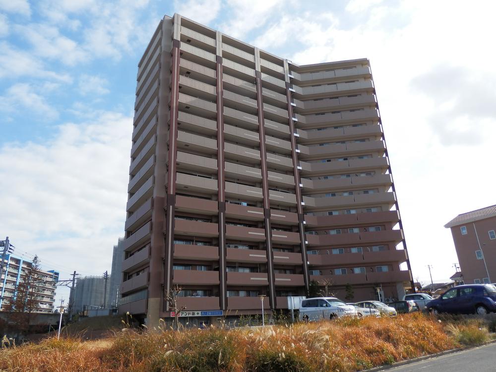 Local appearance photo. Local (12 May 2013) Shooting It is 218 units of condominiums intends the total number of units to be built in front of the station in the residential area.