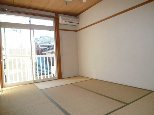 Living and room. 6-mat Japanese-style room