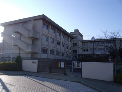 Junior high school. Izumiya 280m until junior high school (junior high school)