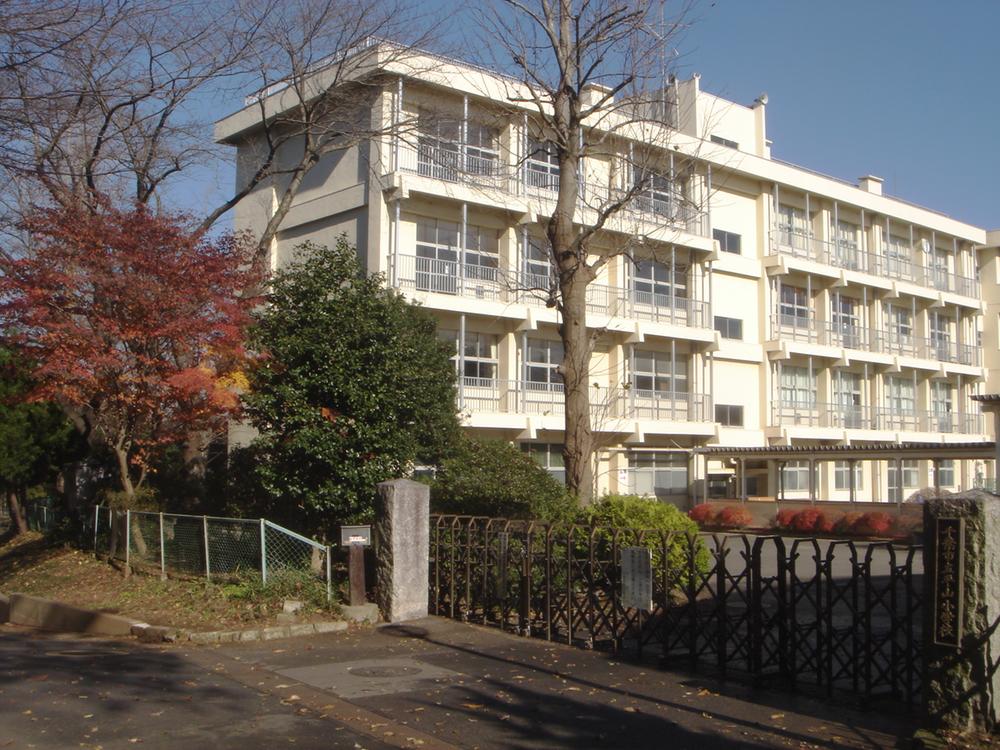 Primary school. It is also a distance of safe school of 180m children to Hirayama Elementary School. 