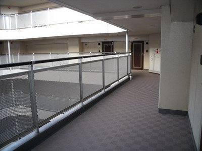 Other common areas. Entrance before the corridor