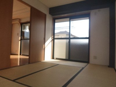 Living and room. It will calm the Japanese-style room