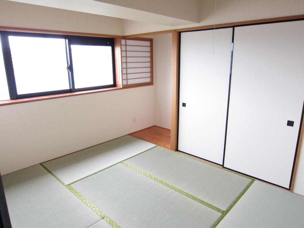 Non-living room. It is currently a Japanese-style room, It is also possible to the Western-style of the room.