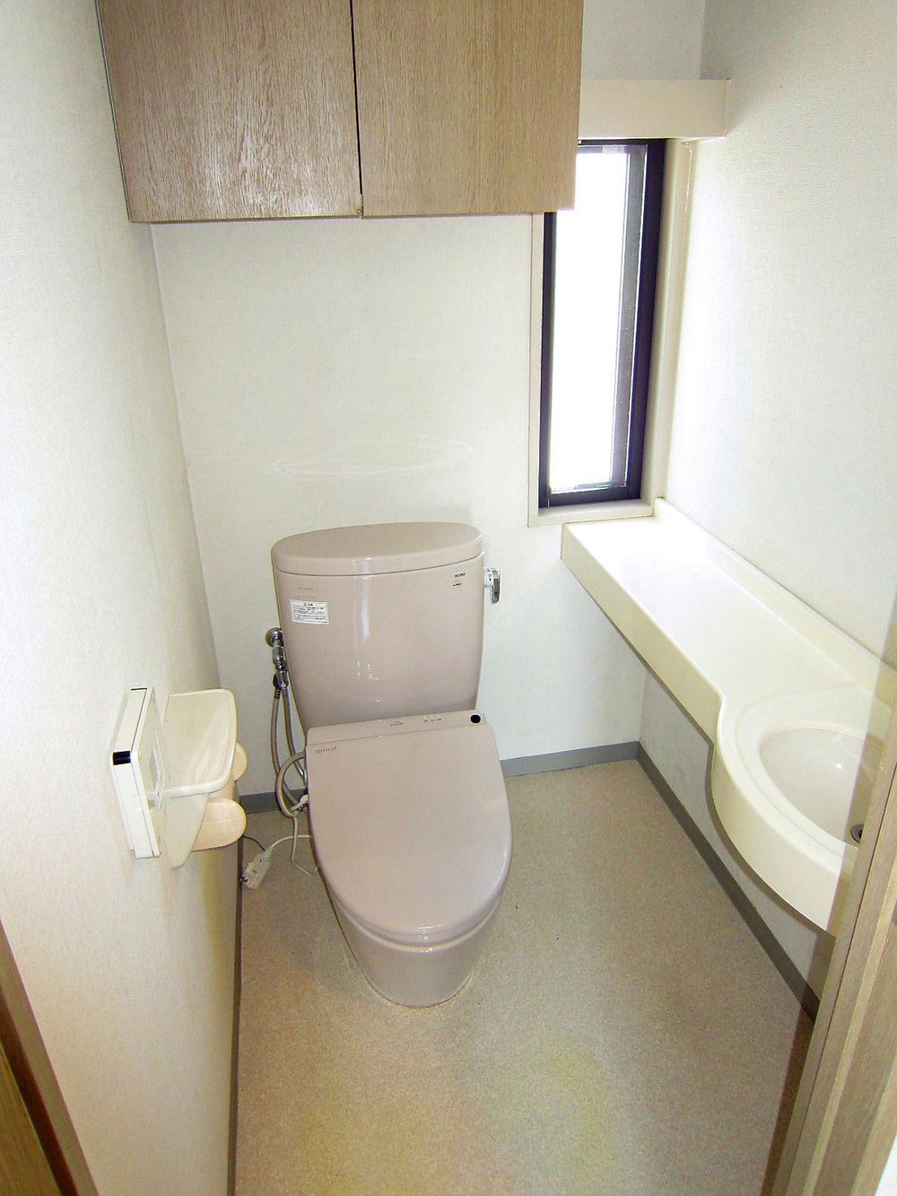 Toilet. Of course, Toilet is equipped with Washlet.