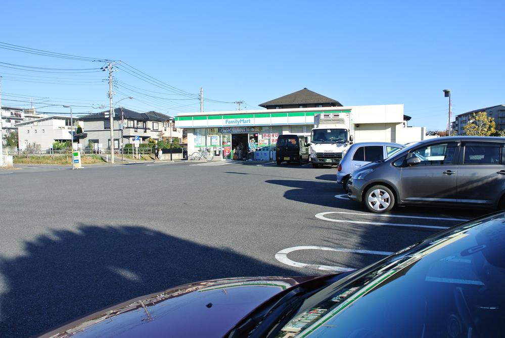 Convenience store. 347m to FamilyMart Chiba Namami field center chome shop