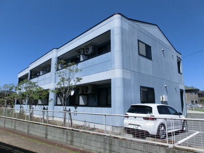 Building appearance. It is located a 1-minute walk to Oyumino Station