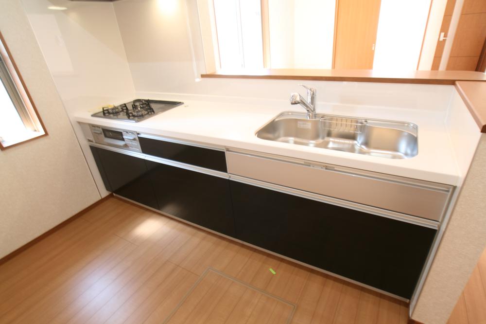 Same specifications photo (kitchen). Face-to-face kitchen
