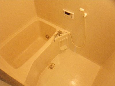 Bath. It is spacious Tsukareru tub