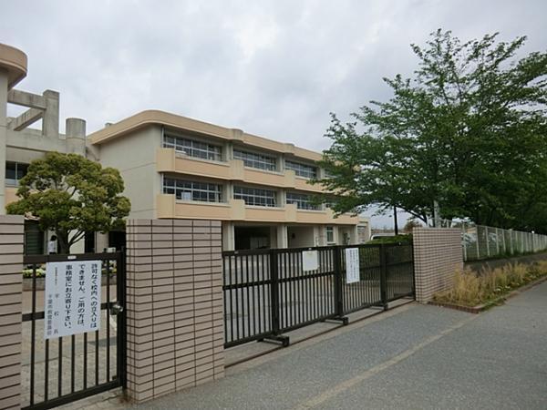 Primary school. Oji happy a 5-minute walk from the 350m elementary school to elementary school!