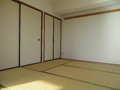 Living and room. It will calm the Japanese-style room