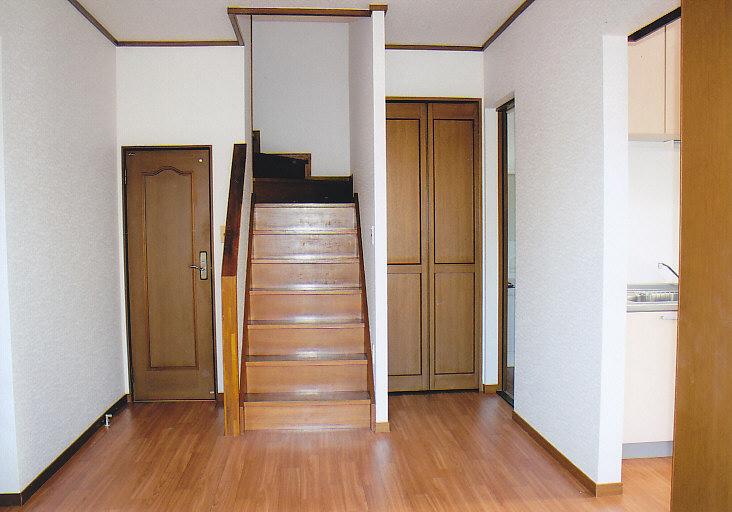 Other introspection. Spacious entrance floor