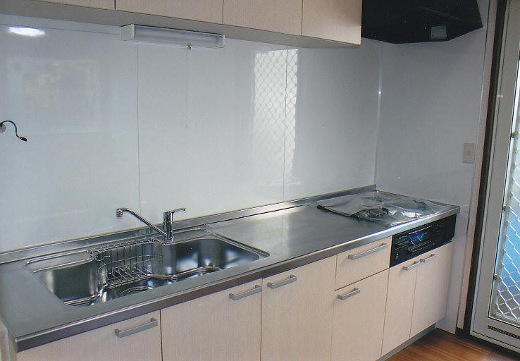 Kitchen. Jumbo kitchen sink