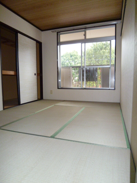 Living and room. Sunny 6 quires of Japanese-style room