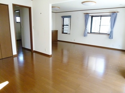 Living and room. Spacious living room of flooring paste. It is very bright