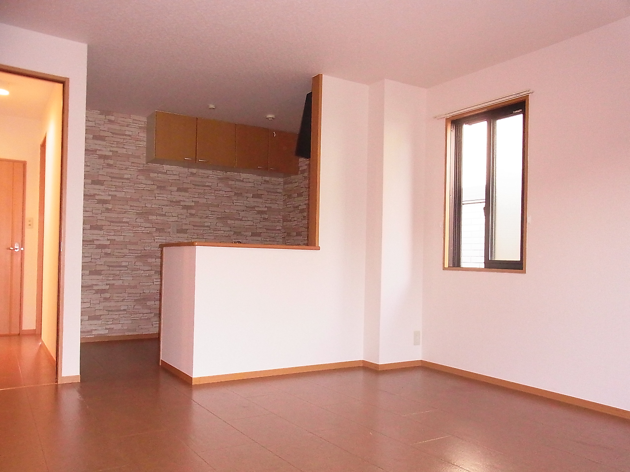 Living and room. Stylish counter kitchen