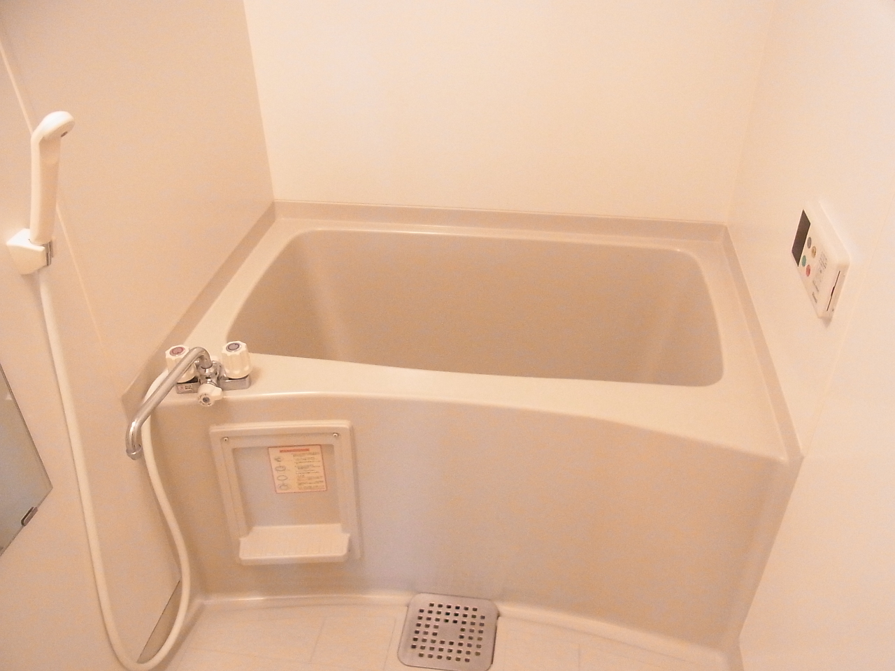 Bath. Add cooked hot water supply, TV interphone