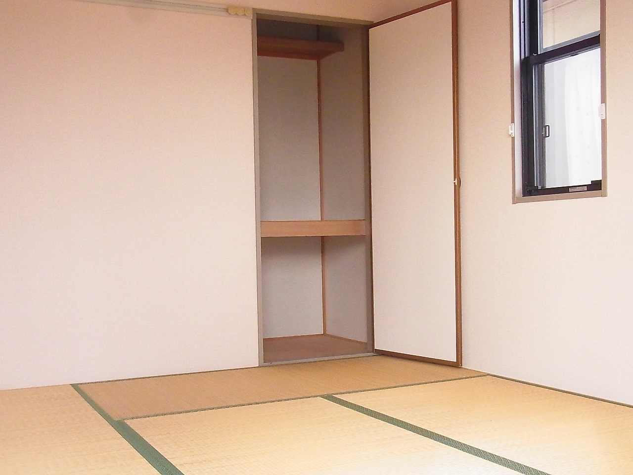 Other room space. Settle Japanese-style room 6 quires